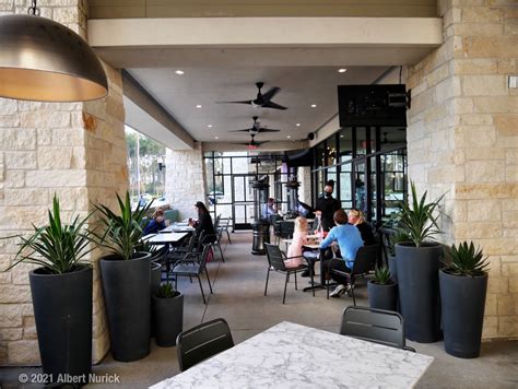 creekside the woodlands restaurants.